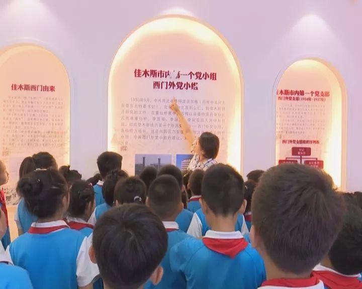 动物界年度敬业奖就应该颁给它